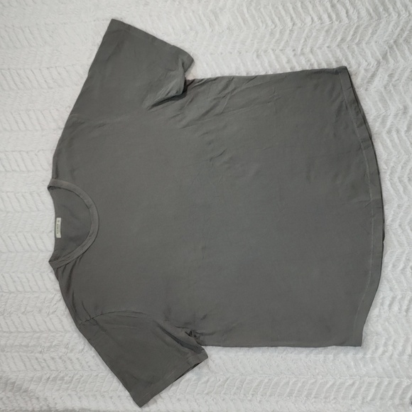 455. Buck Mason Pima Curved Hem Tee | Color: Faded Black Venice Wash - Picture 10 of 10